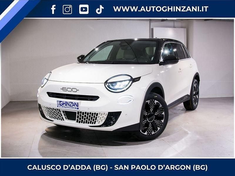 Nuova Fiat 600 La Prima 110 CV (80 kW) 2026 Bianco tetto nero SUV