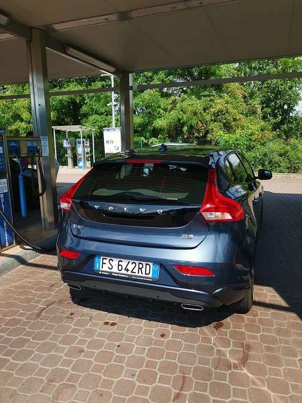 Usata Volvo V40 Momentum 120 CV (88 kW) 2018 Berlina