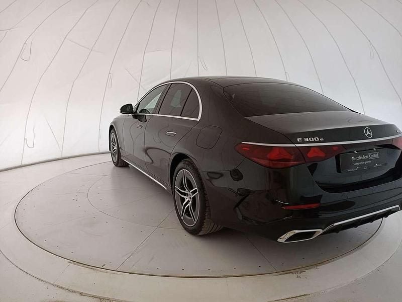 Usata Mercedes E300 AMG Line Premium 313 CV (230 kW) 2024 Grigio Berlina