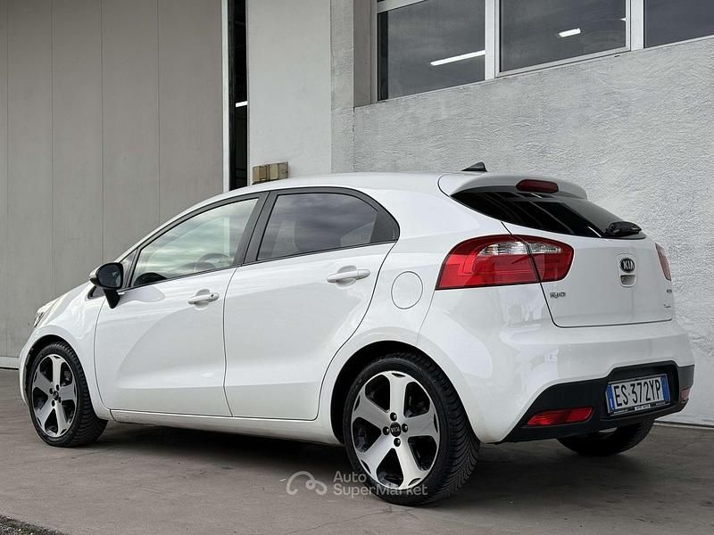Usata Kia Rio 90 CV (66 kW) 2013 Bianco Berlina