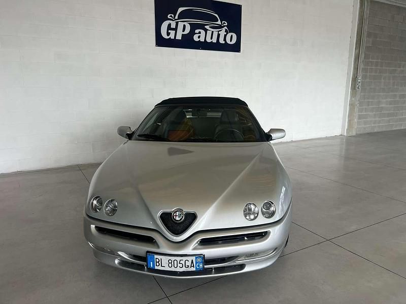 Usata Alfa Romeo Spider 144 CV (105 kW) 2000 Argento Cabrio