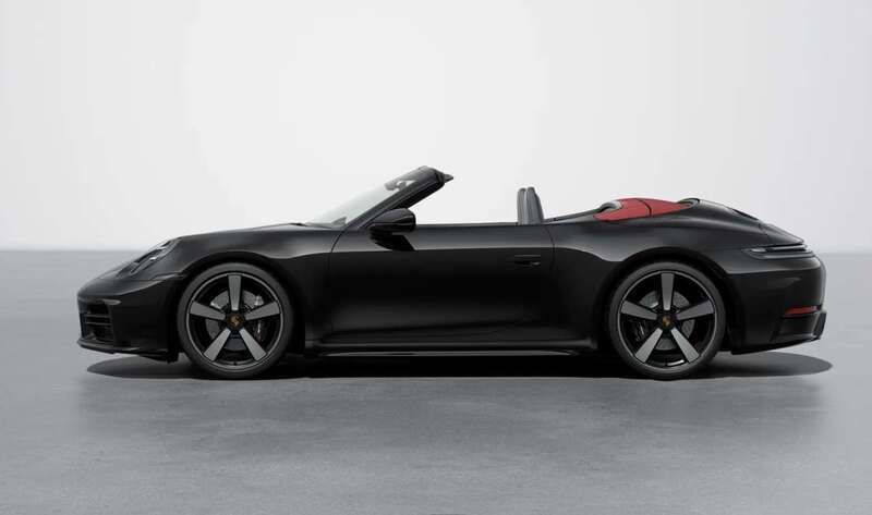 Usata Porsche 911 Carrera Cabriolet 394 CV (289 kW) 2024 Nero brillante/rosso Cabrio