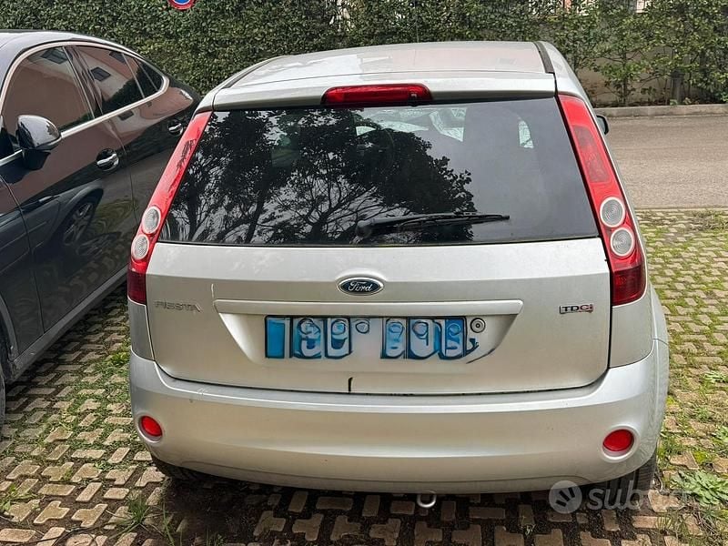 Second-hand Ford Fiesta 80 CP (58 kW) 2008 Gri Berlinǎ