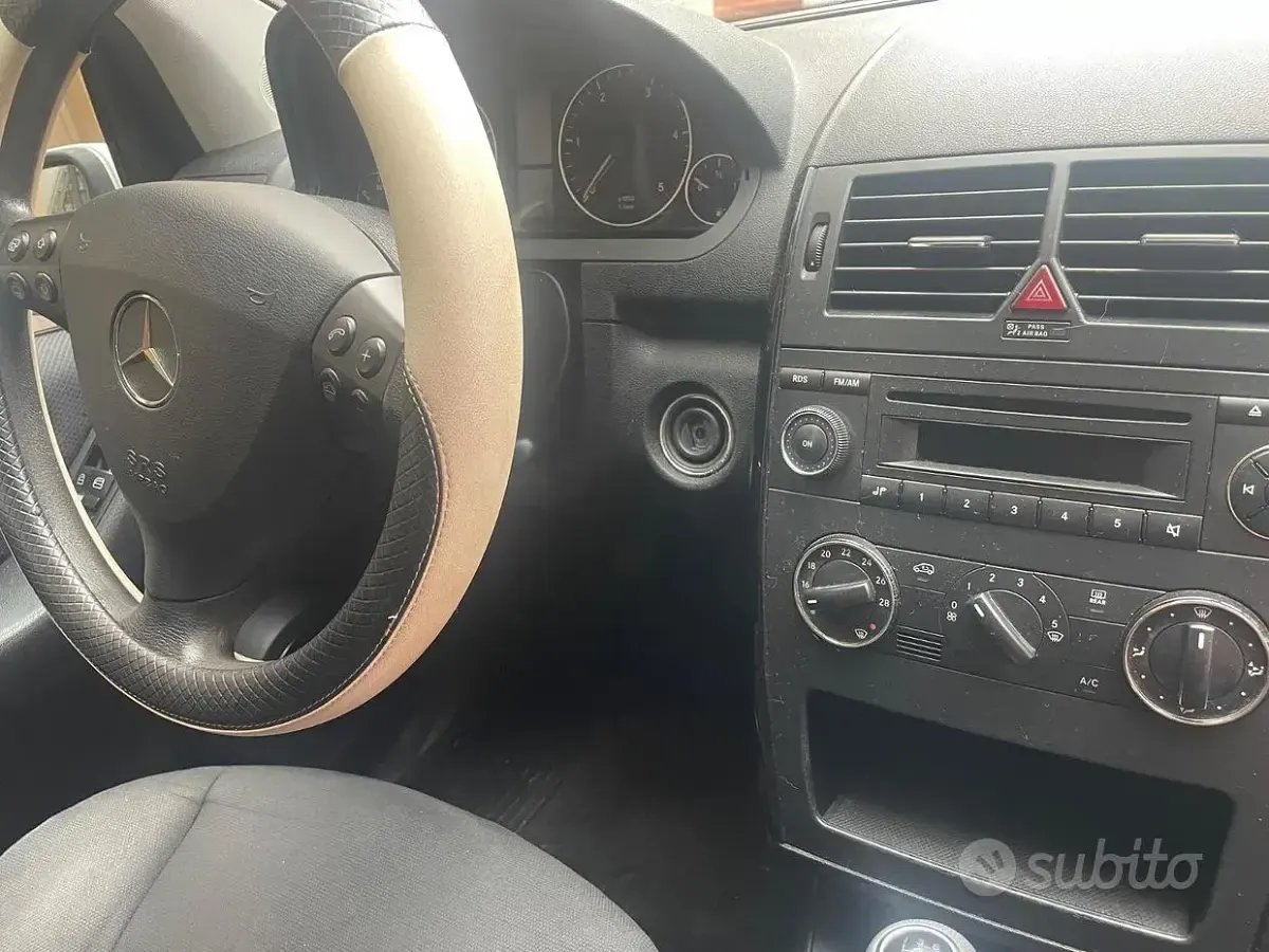 Usata Mercedes A160 82 CV (60 kW) 2011 Bianco Utilitaria