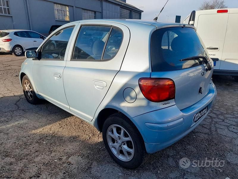 Usata Toyota Yaris Sol 65 CV (47 kW) 2005 Blu Berlina
