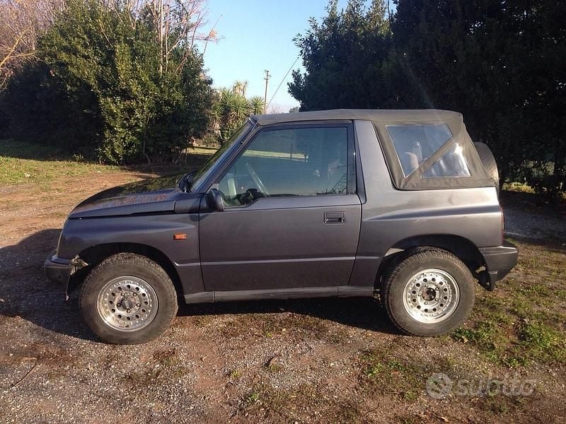 Usata Suzuki Vitara 75 CV (55 kW) 1989 Grigio SUV