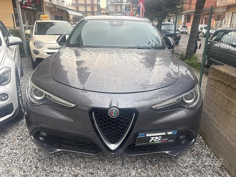 Usata Alfa Romeo Stelvio Business 209 CV (153 kW) 2017 Grigio SUV