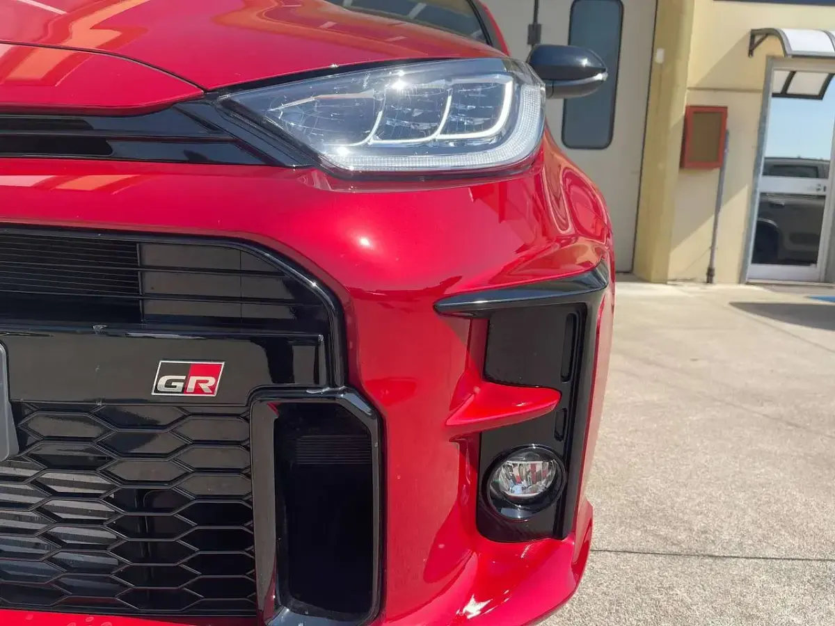 Usata Toyota Yaris 261 CV (191 kW) 2021 Rosso Utilitaria