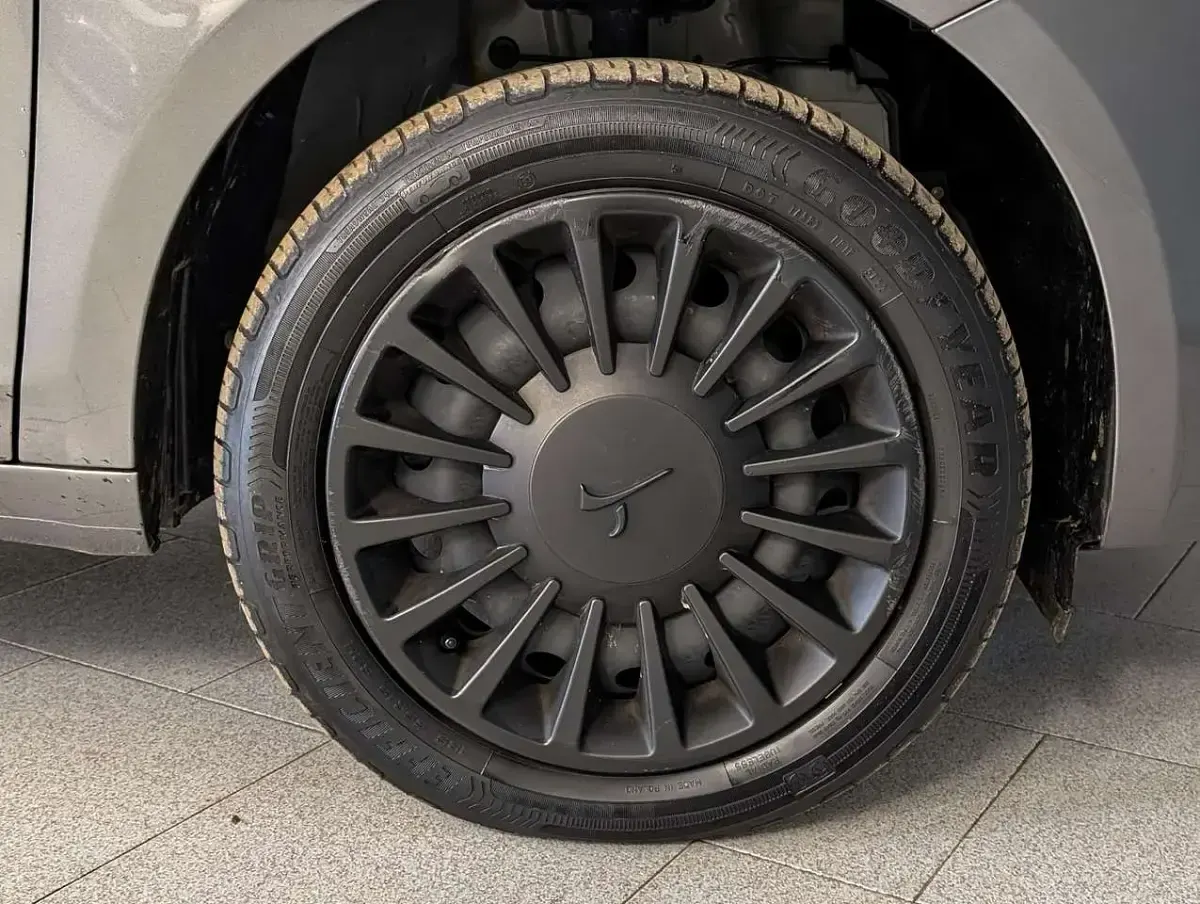 Usata Lancia Ypsilon Silver 70 CV (51 kW) 2023 Grigio Utilitaria