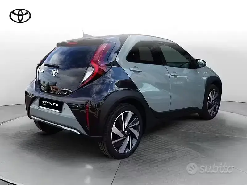 Usata Toyota Aygo X Lounge 72 CV (52 kW) 2024 Verde SUV