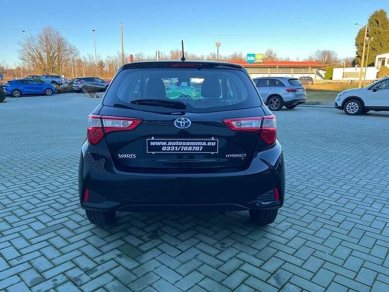 Usata Toyota Yaris Hybrid Active 73 CV (53 kW) 2018 Nero Berlina