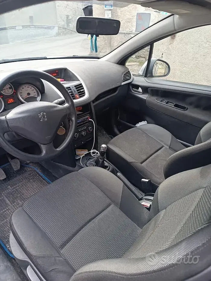 Usata Peugeot 207 73 CV (53 kW) 2011 Berlina