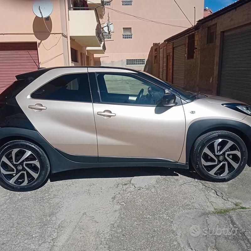 Usata Toyota Aygo X 72 CV (52 kW) 2023 Giallo SUV