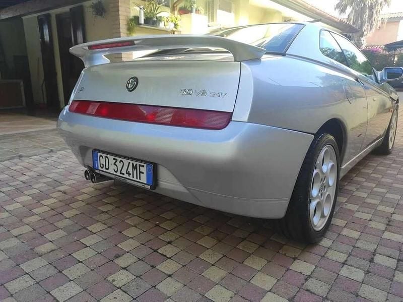 Usata Alfa Romeo GTV 220 CV (161 kW) 1999 Grigio Coupé