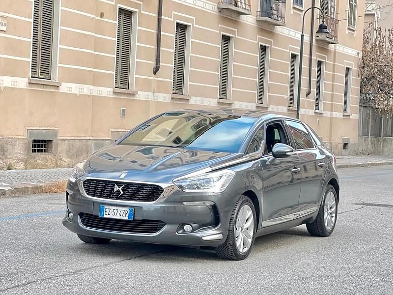 Grigio shark metallizzato Usata 2015 DS Automobiles DS5 So Chic Due volumi | 11.000 € (Molto cara) - Immagine 1/4