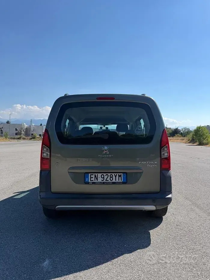 Usata Peugeot Partner Tepee Outdoor 115 CV (84 kW) 2012 Verde Monovolume