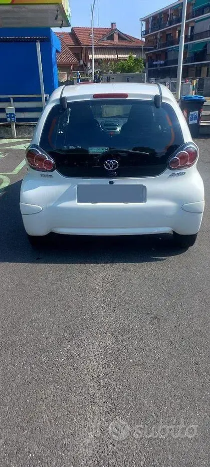 Usata Toyota Aygo 68 CV (50 kW) 2013 Bianco Utilitaria