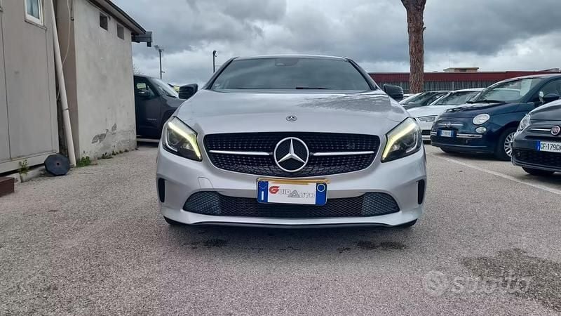 Usata Mercedes A180 Premium 108 CV (79 kW) 2017 Grigio Berlina