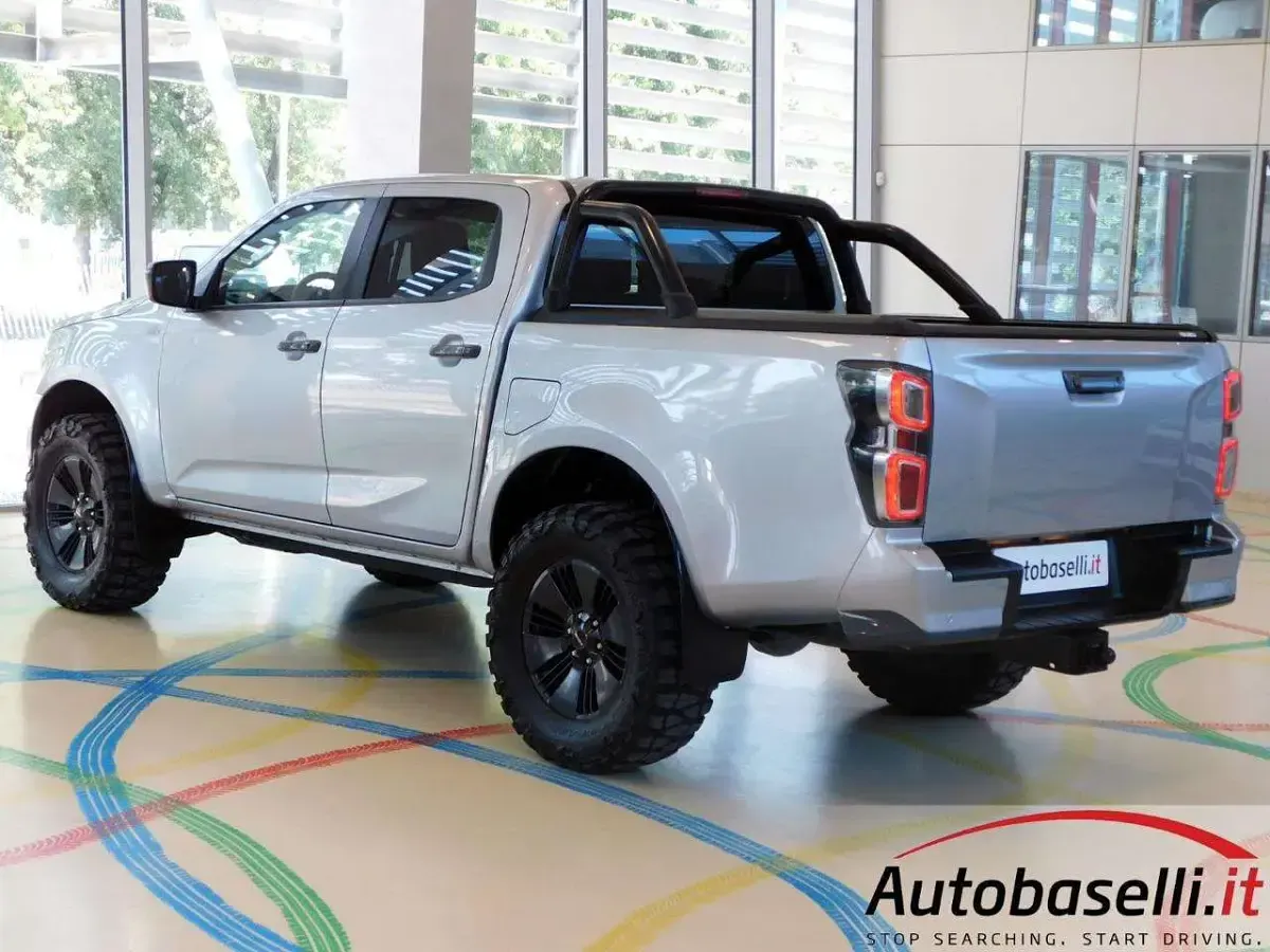 Usata Isuzu D-Max 163 CV (119 kW) 2023 Grigio Pick-up