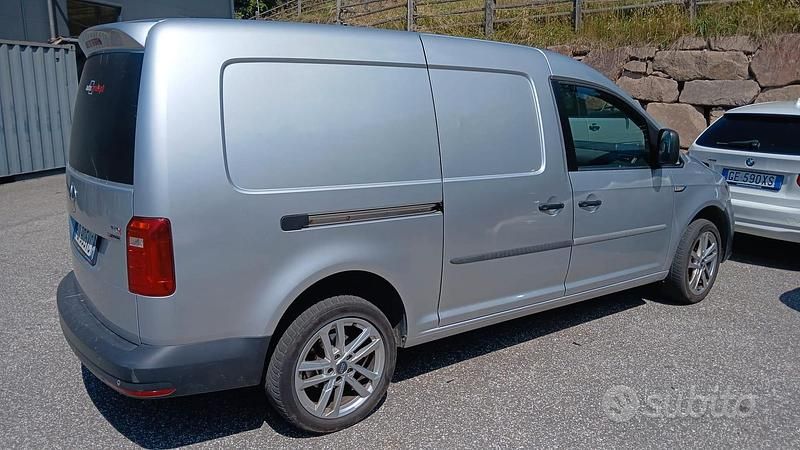 Usata VW Caddy 110 CV (80 kW) 2016 Grigio Monovolume
