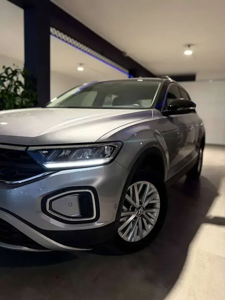 Usata VW T-Roc Life 150 CV (110 kW) 2023 Argento SUV