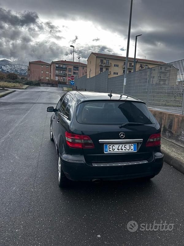 Usata Mercedes B180 109 CV (80 kW) 2008 Nero Monovolume