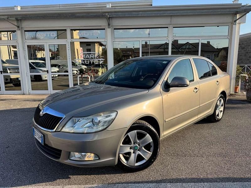 Usata Skoda Octavia Ambition 105 CV (77 kW) 2010 Argento Berlina