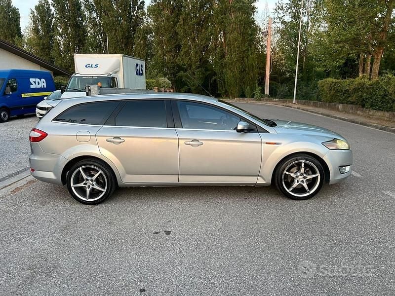 Usata Ford Mondeo 140 CV (102 kW) 2008 Grigio Station wagon