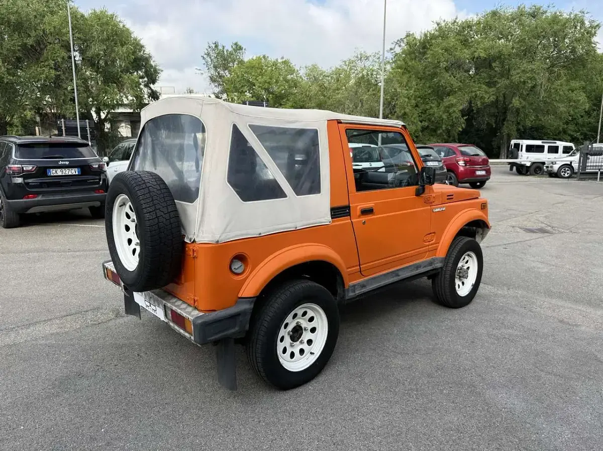 Usata Suzuki Samurai 64 CV (47 kW) 1990 Arancione SUV
