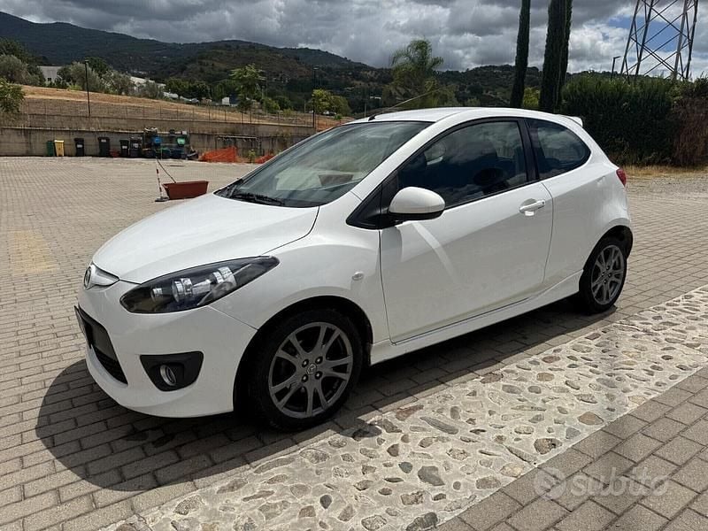Usata Mazda 2 86 CV (63 kW) 2009 Bianco Berlina