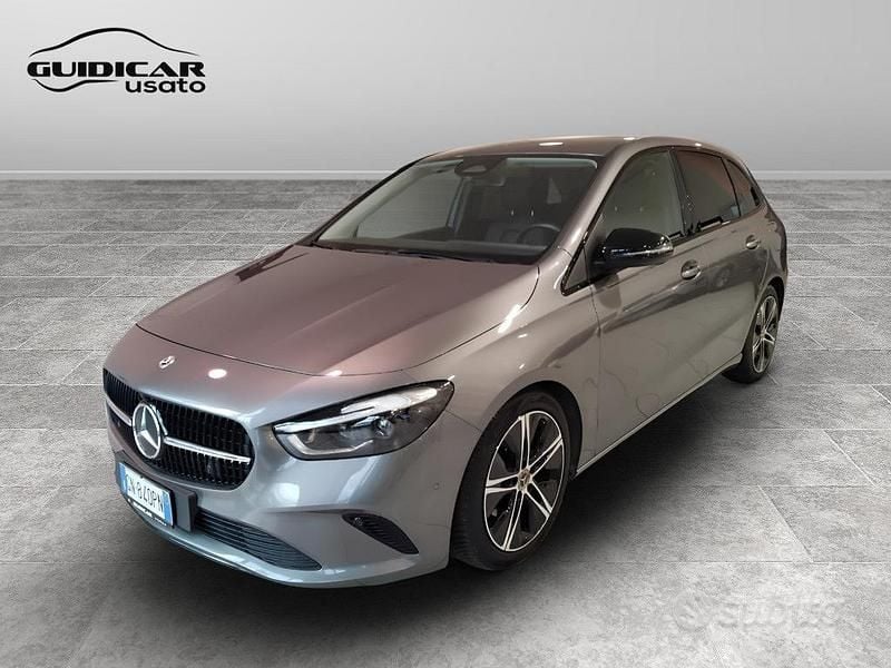 Usata Mercedes 180 2023 Grigio Berlina