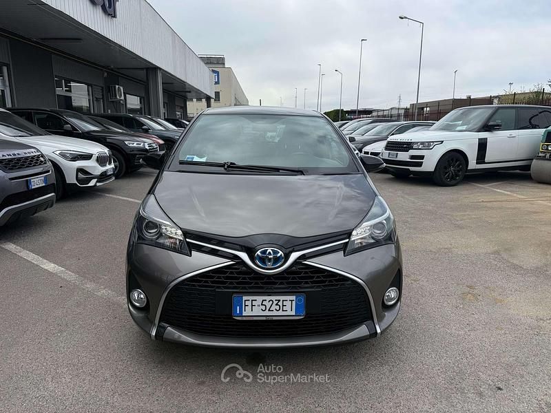 Usata Toyota Yaris Hybrid Style 75 CV (55 kW) 2016 Grigio Berlina