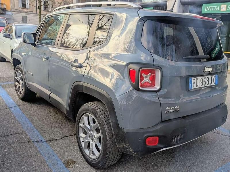 Usata Jeep Renegade Limited 140 CV (102 kW) 2016 Grigio SUV
