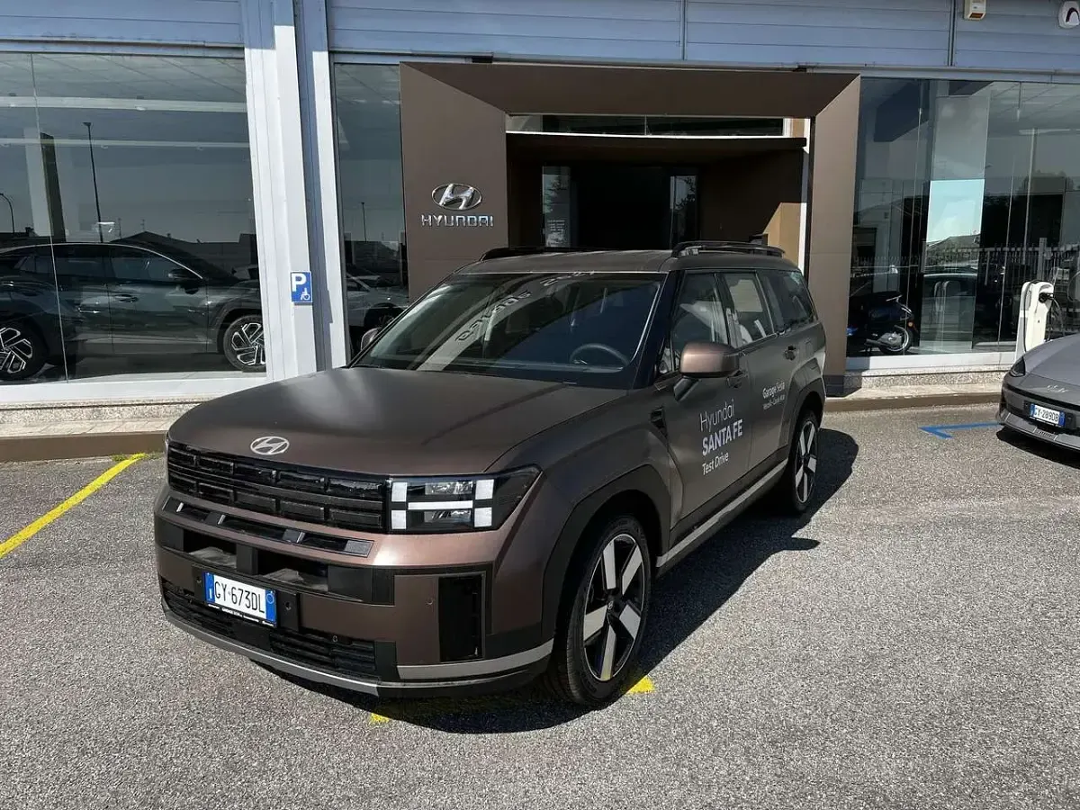 Nuova Hyundai Santa Fe 253 CV (186 kW) 2025 Marrone SUV