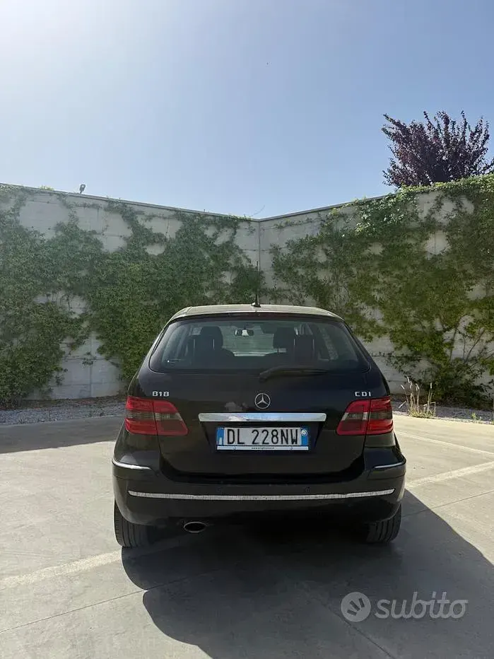 Usata Mercedes B180 109 CV (80 kW) 2007 Nero Monovolume