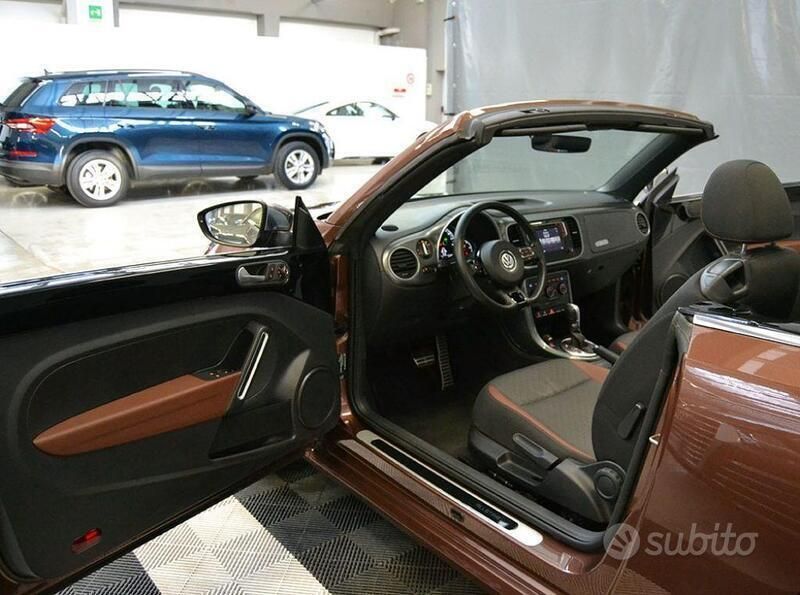 Usata VW Beetle Cabriolet Sport 150 CV (110 kW) 2017 Marrone Cabrio