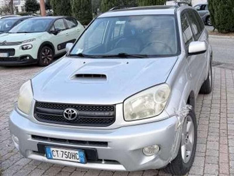 Usata Toyota RAV4 116 CV (85 kW) 2004 Argento SUV