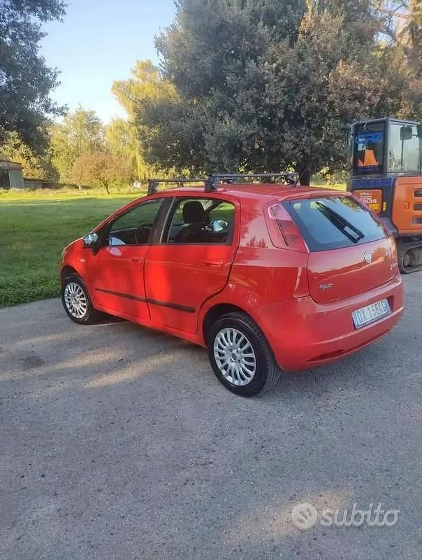 Usata Fiat Grande Punto 77 CV (56 kW) 2009 Rosso Utilitaria