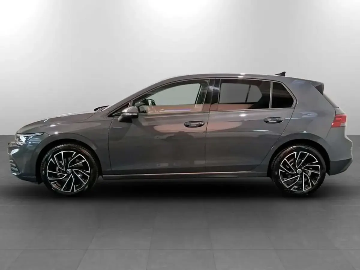 Usata VW Golf VIII Life 110 CV (80 kW) 2021 Grigio Berlina
