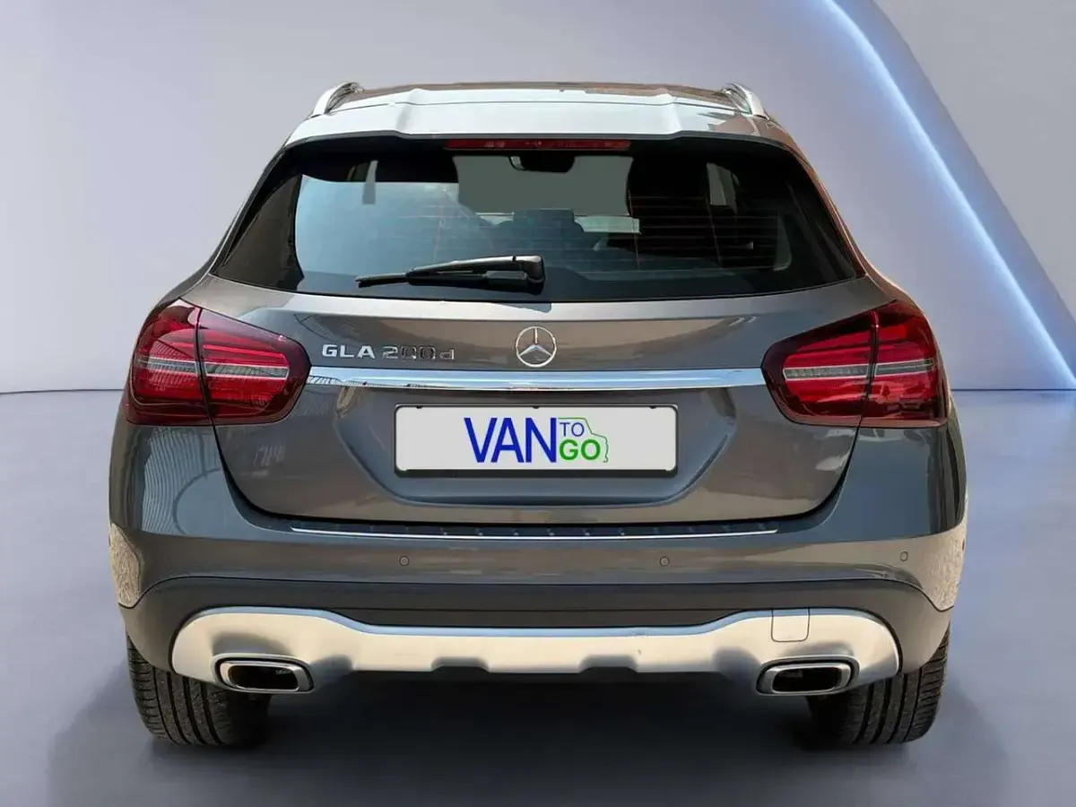 Usata Mercedes GLA200 Business 136 CV (100 kW) 2018 Grigio SUV