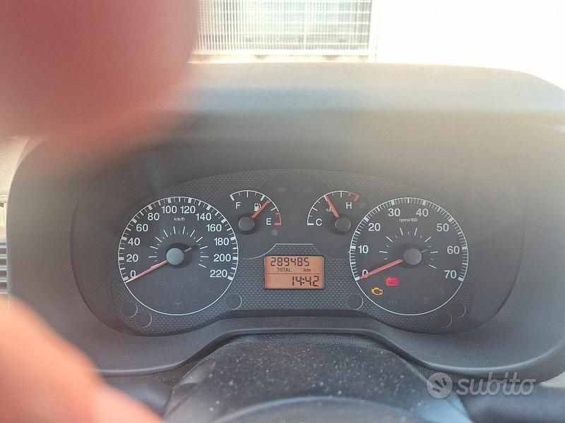 Usata Fiat Grande Punto 75 CV (55 kW) 2006 Grigio Utilitaria