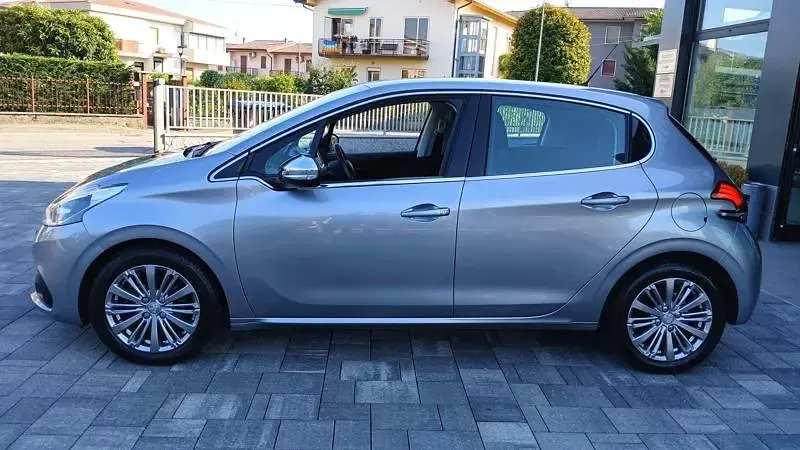 Usata Peugeot 208 Allure 83 CV (61 kW) 2019 Utilitaria