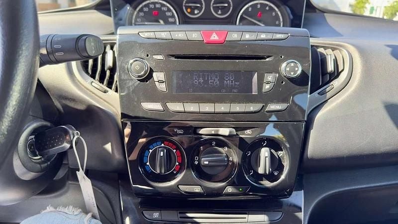 Usata Lancia Ypsilon 69 CV (50 kW) 2014 Other Utilitaria