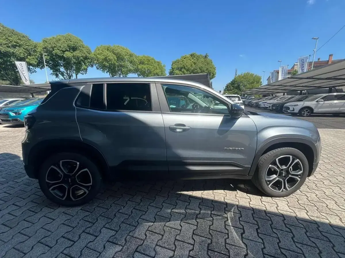 Usata Jeep Avenger Summit 101 CV (74 kW) 2025 Grigio SUV