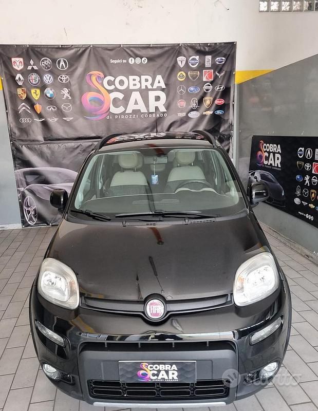 Usata Fiat Panda Trekking 85 CV (62 kW) 2014 Nero Utilitaria