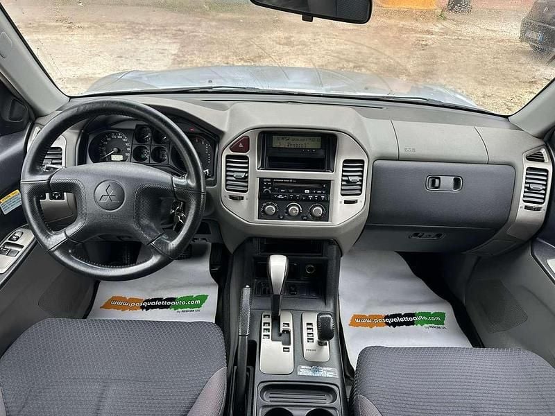 Usata Mitsubishi Pajero Intense 160 CV (117 kW) 2005 Argento SUV