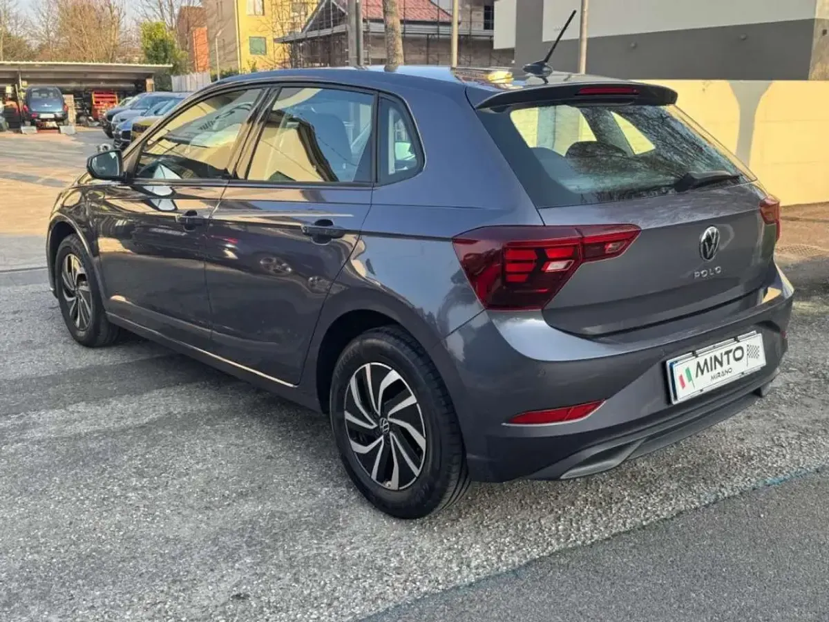 Usata VW Polo Life 80 CV (58 kW) 2023 Antracite Utilitaria