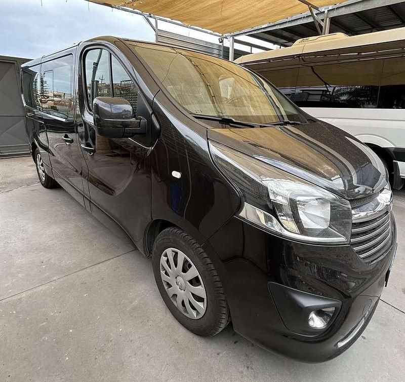 Usata Opel Vivaro 145 CV (106 kW) 2017 Nero Monovolume