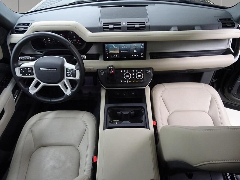 Usata Land Rover Defender SE 249 CV (183 kW) 2023 Santorini black SUV