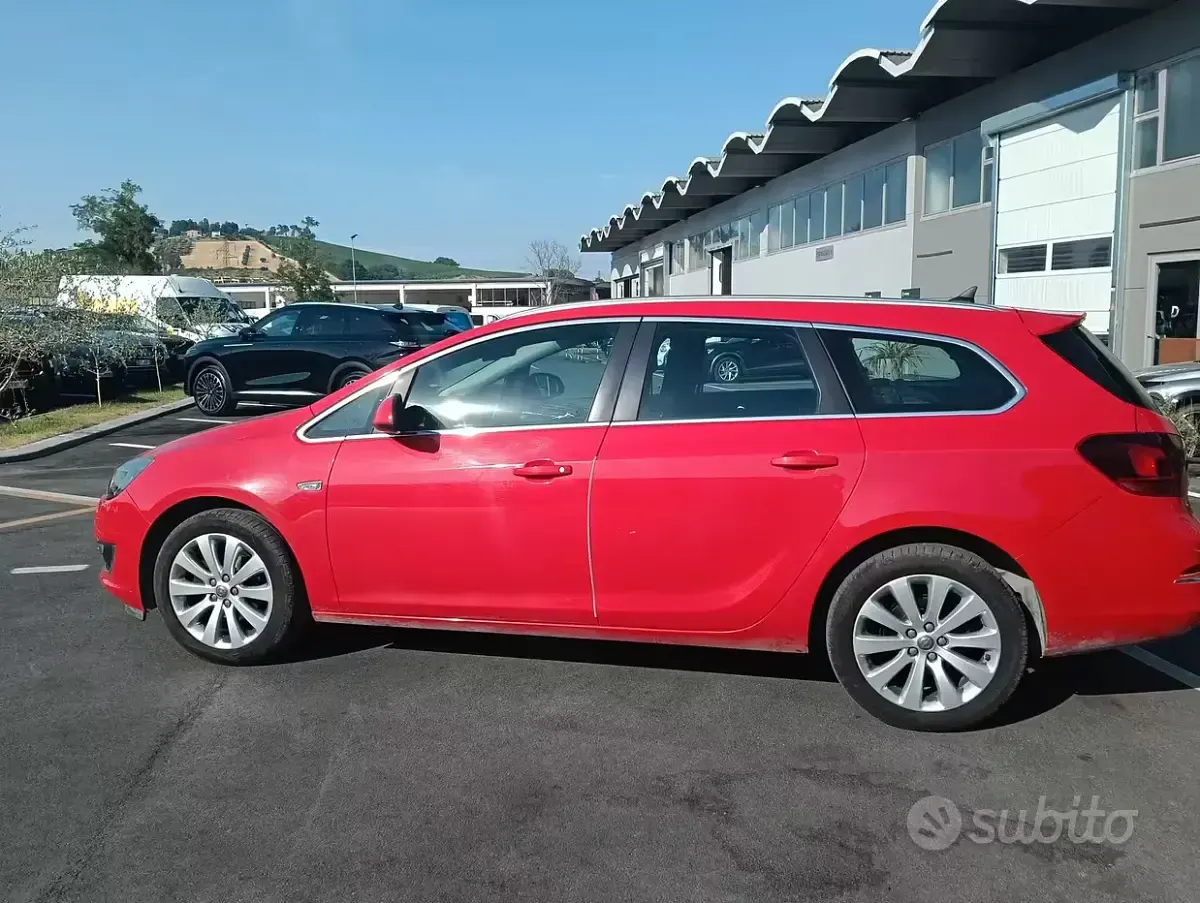 Usata Opel Astra 100 CV (73 kW) 2015 Rosso Station wagon